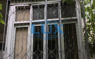 стальная защитная решетка на балкон